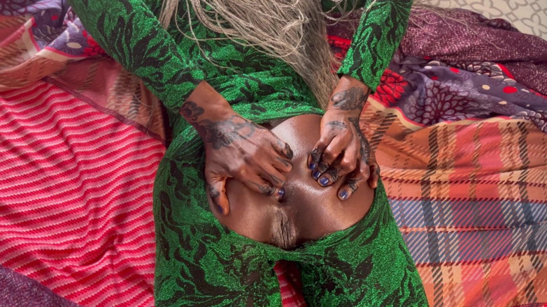 Itxbush: MILF Had Her Asshole Roughly Fucked by BBC