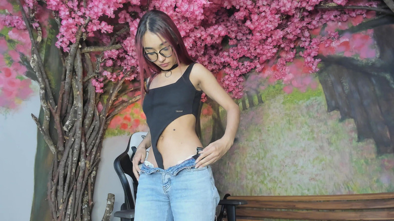 Colombianas amateur: Ragazza sexy con i capelli rossi e gli occhiali balla...