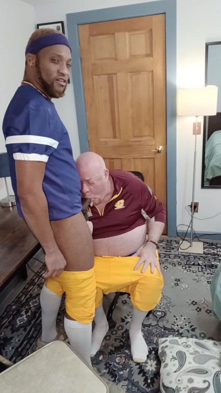 Kennie Jai: Caoch Teaches Kennie Jai How to Handle Balls