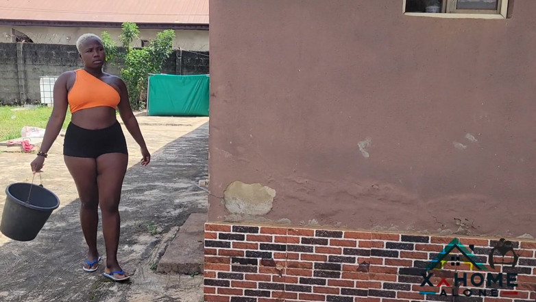 Home Alone: Ratu nakal ini dientot gaya doggy habis-habisan sama kontol besar...
