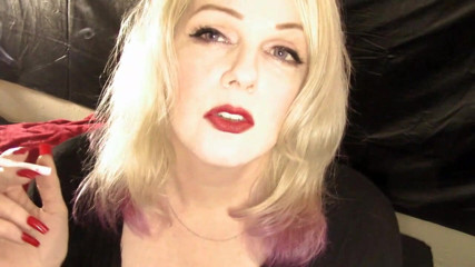 Smoke Temptress Annie Vox - Smoking Fetish: Kettingenmoking 120s
