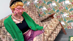 Domestic femdom: 을 숭배하는 보라색 부츠