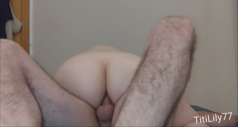 Titi77: 후장 섹스에서 후장을 털어내는 느낌을 위해 자지의 콘돔을 벗는 프랑스 계모