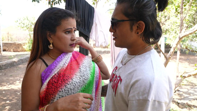 harry1: India engaña a su marido follando con enorme polla musculosa...