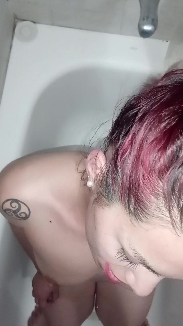 Great Golden Shower in My Face. (Meretblack) Great Golden Shower in My Face. (Meretblack)