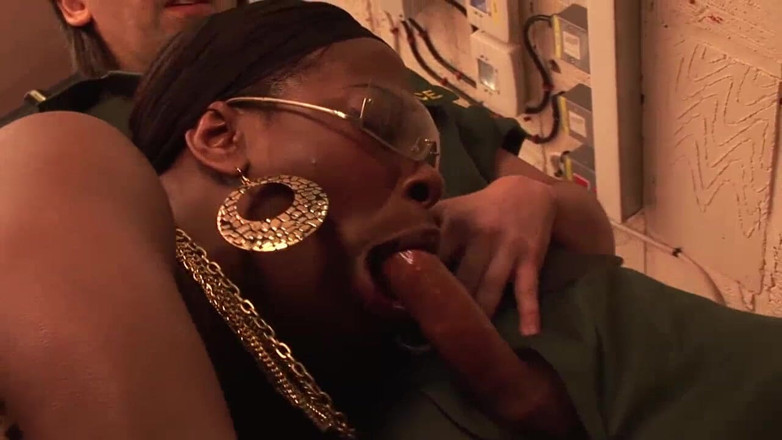 Black penetration: MILF เมลวิน่า ดูดควยยาวๆ สองอันของพอลกับโทนี่