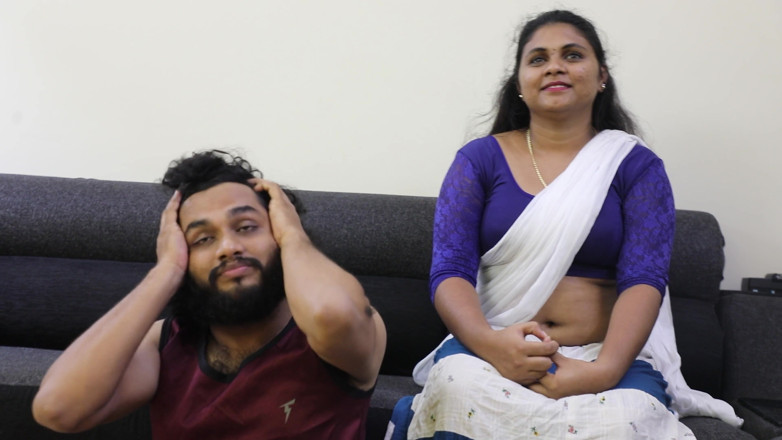 Vaigavarun45: Sirvienta Janu disfrutando de sexo caliente con jefe mientras ve...