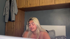 Filthy British Couple: Donnona inglese che dice porcate la moglie cowgirl al contrario