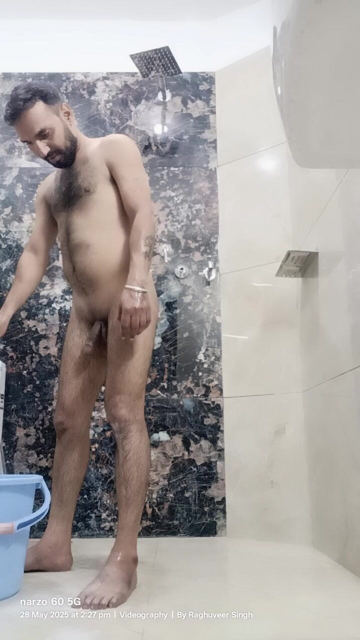 Rajasthani-old-lover: Ayah India Melancap di Tempat Awam