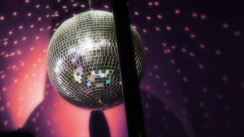 Perv Milfs n Teens: 大胸部黑发女郎paige Ashley穿着性感内衣口交性交