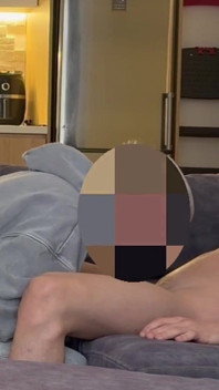 Sorpresa per Il Corriere, Che Si Masturbava Nudo, Gli Offrì Una Mancia, Scopò Succosamente Il Suo Sedere Stretto