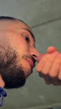 Chupar e engolir esse pau árabe grande