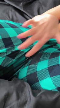 Voltou Com Tesão De Uma Festa Do Pijama E Esguicho Nas Minhas Calças Com Um Grande Fluxo Da Minha Buceta