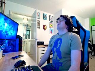 Nerd Pervert: Morgan Williams - Sofa Direndam