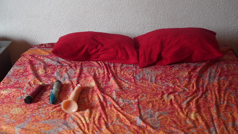 Caralia Deluxe: Dildos anal knullad medan du bär nätstrumpbyxor