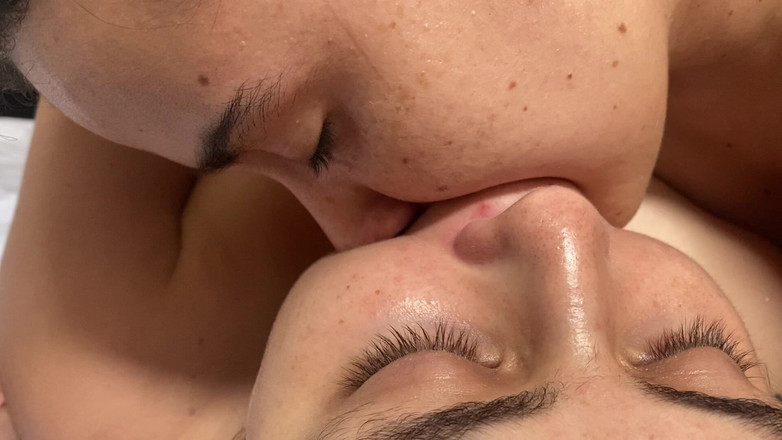 zoemelissa: Ela fode minha garganta com sua enorme lengia de novo