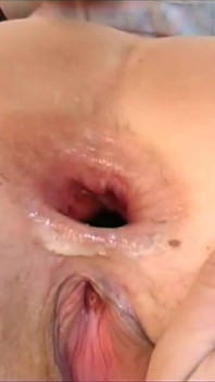 Une salope incroyablement sexy a besoin d’une bite dans son petit cul