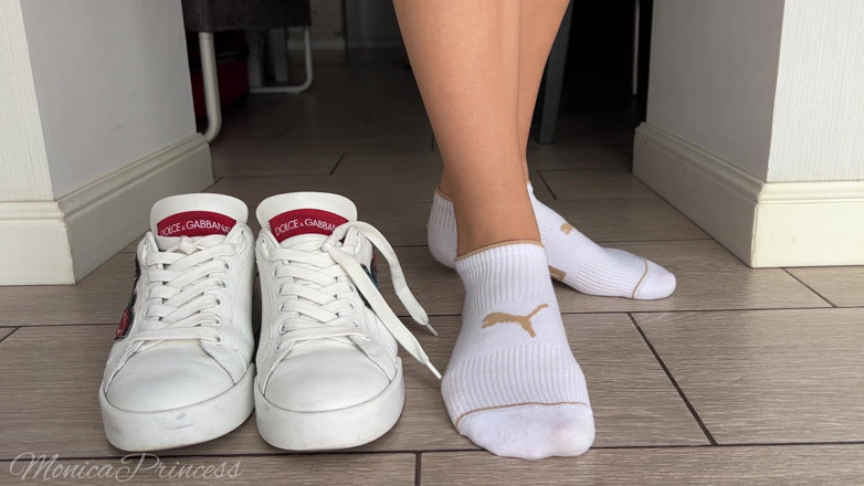 Princess Monica: Plimbare în pantofi D&g