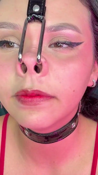 Poil avec crochet nasal