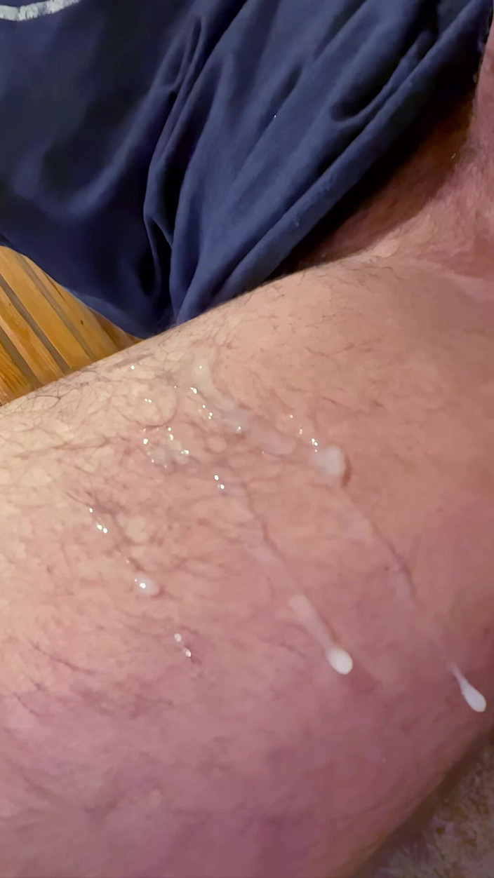 NakedFoxx: Riskantes wichsen bei Hetero freund - Betteln, erwischt zu werden!