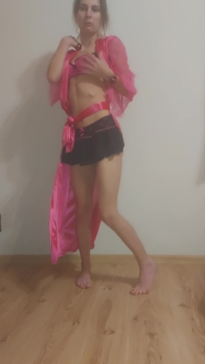 Wet Dripping Pussy: Seksowna chuda dziewczyna - Gorący seks taniec, striptiz z masturbacją.