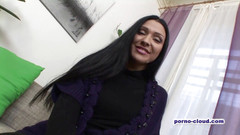 Porno Cloud: Tmavovlasá teenagerka miluje čůráka