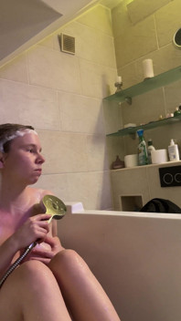 Stora bröst och hårda bröstvårtor