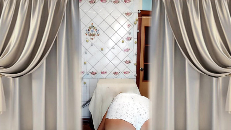 Lukerya: 집에서 카메라를 위해 포즈를 취하는 미시 우크라이나 여성