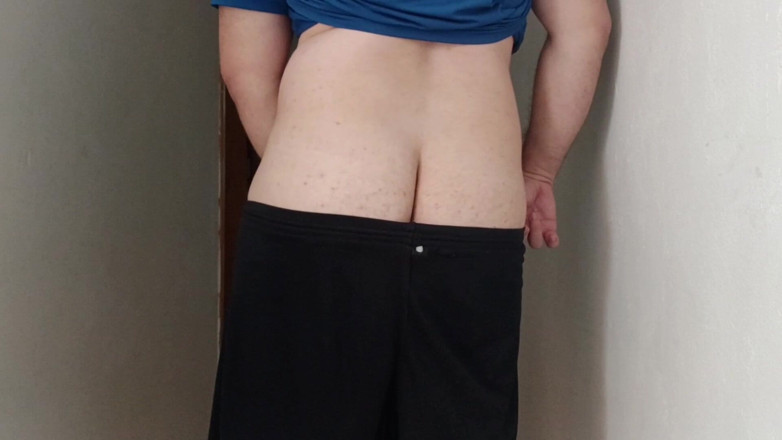 amateurbrazilian: Ho abbassato i pantaloncini per non pagare la bolletta