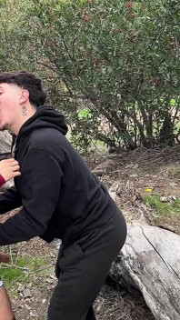 Hung Papi mengongkek kembar luar yang belum dipotong mengongkek ayah tanpa kondom