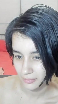 Гаряча Myla_angel посміхається на камеру