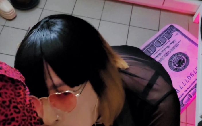 VaneSsa BiTCHx: De baas geeft pijpbeurten voor kerstbonus. Prachtige pikzuiger. Pctrvprod75 [15dec23] Vanessabitchx