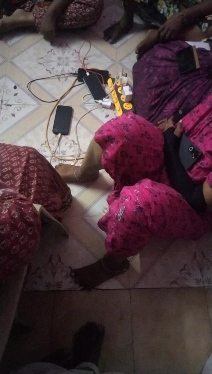 Tamil lesbian: Indiancă desi vorbind murdar și fierbinte