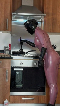 Mistressae’s Experimental Kitchen Episode 1: Anal Omelette Aux Oeufs