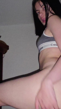 The Sexy Young Laura Wakes up at Midnight to Take a Few Stools and Be Penetrated.
