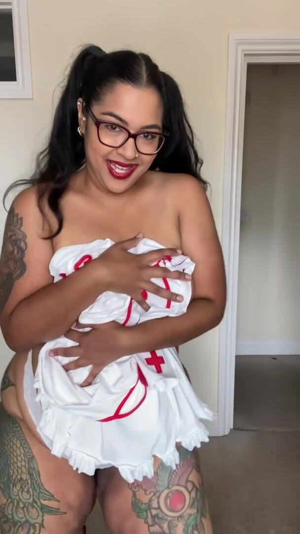 Zozonicoco: Sexy BBW-krankenschwester Für Dich