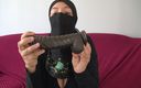 Souzan Halabi: Egyptská zahýbající manželka chce velké černé ptáky ve své arabské kundičce