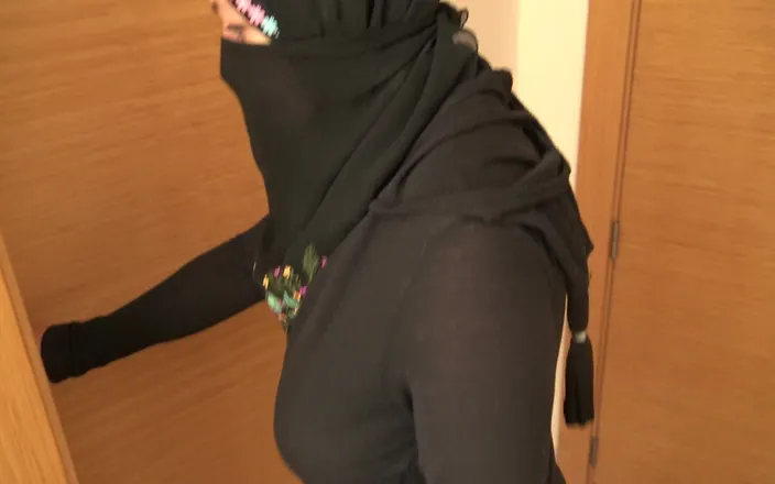 Souzan Halabi: Sextape of Algerian Maid Living in France