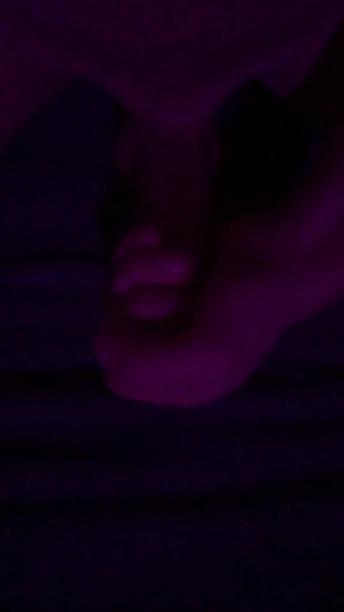 Femboy life: Uroczy, efemeryczny chłopak masturbujący się penisem