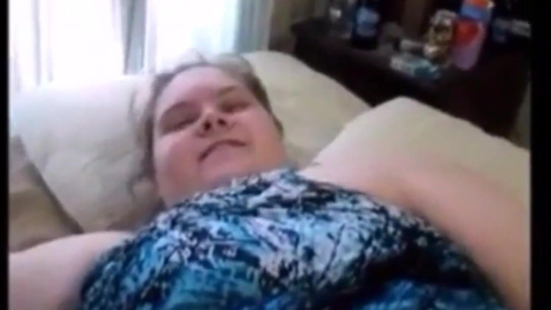Fat House Wife: Mami sexy din fotbal vrea să încerce analul și primește mult mai...