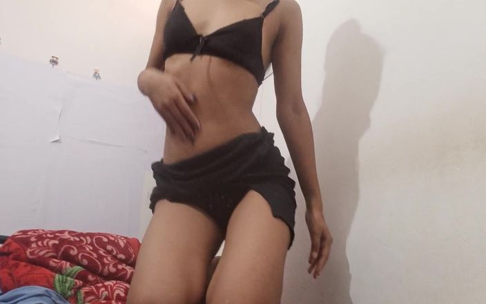 desigirl93: Pequena menina masturba sua buceta deliciosa