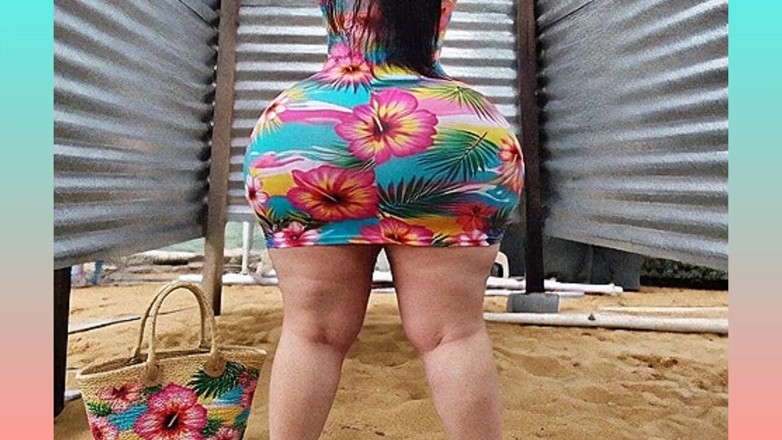 Xprohibidox1: Big-bottomed Woman Changing in Fitting Room