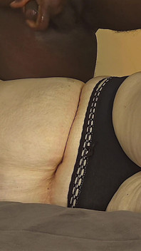 Grande culo grasso succoso SSBBW donna quasi beccata a ottenere una penetrazione profonda con creampie scopata nella stanza del figliastro
