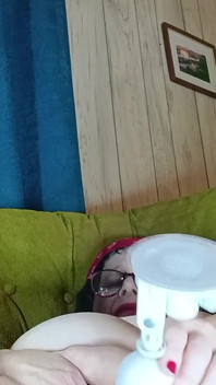 La grande t mette un male e ha uno squirta