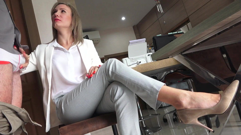 Angel The Dreamgirl: Joacă cu spermă în timp ce este complet îmbrăcată
