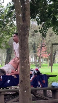 Madrastra Es Atrapada Teniendo Sexo Al Aire Libre