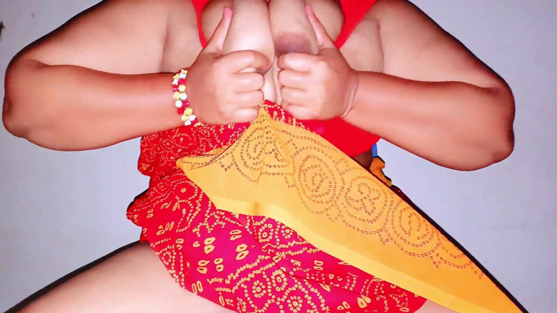 Morjenabb: Wanita cantik india lagi pamer pantat bahenolnya sambil fingering memeknya