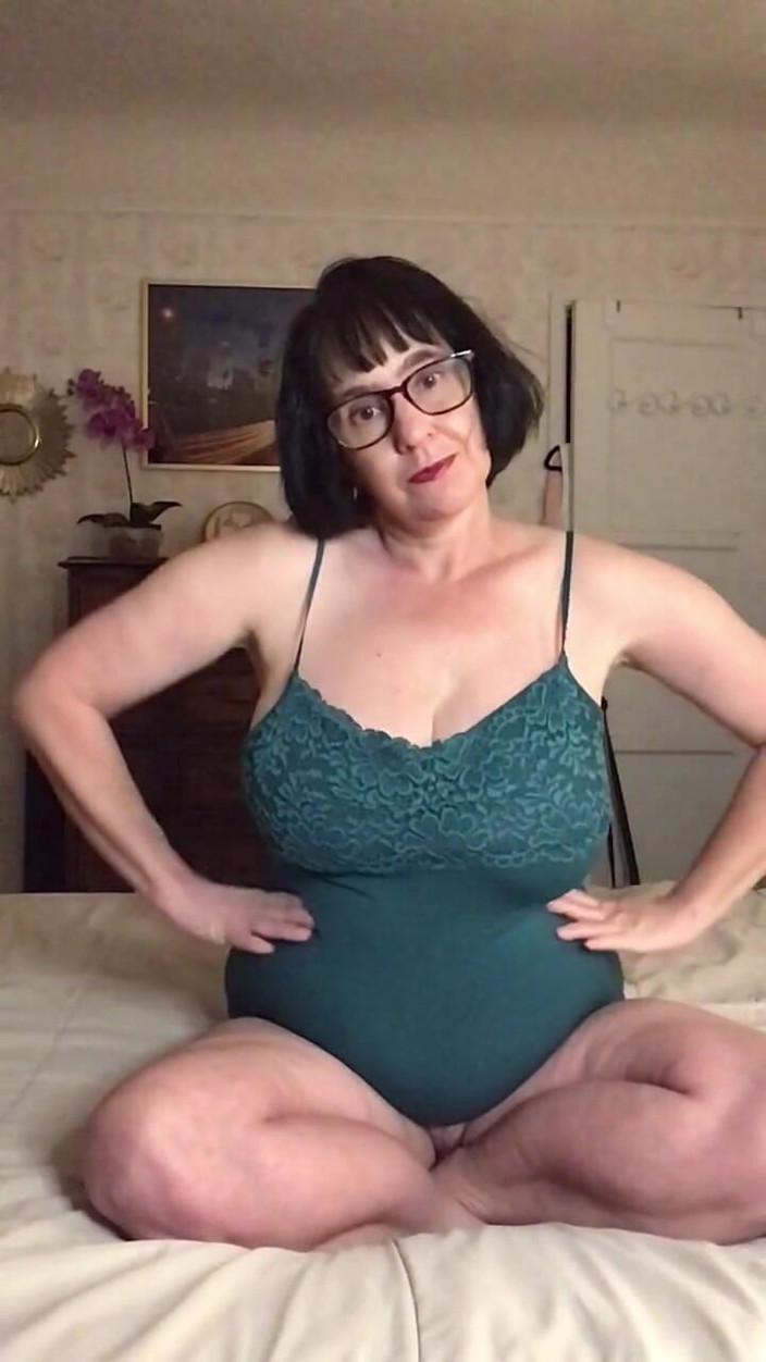 BustyBrendaxx: Betrüge deine freundin mit mir, weil ich so viel heißer...