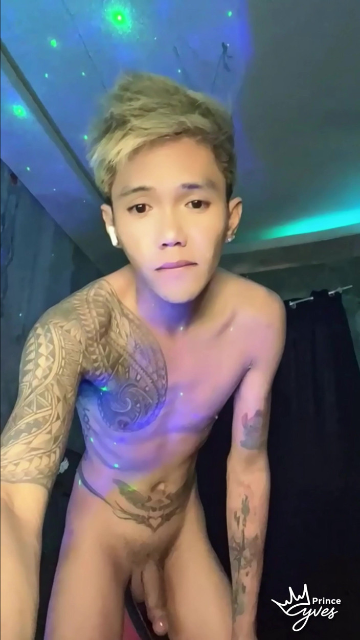 Prince-Yves: Розмахований збуджений twink, виконаний у шоу веб-камери в прямому ефірі