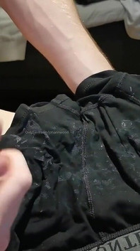 # 2 Tady je pár spodního prádla, které dělám pro fanouška, kteří si je objednají, plný spermatu